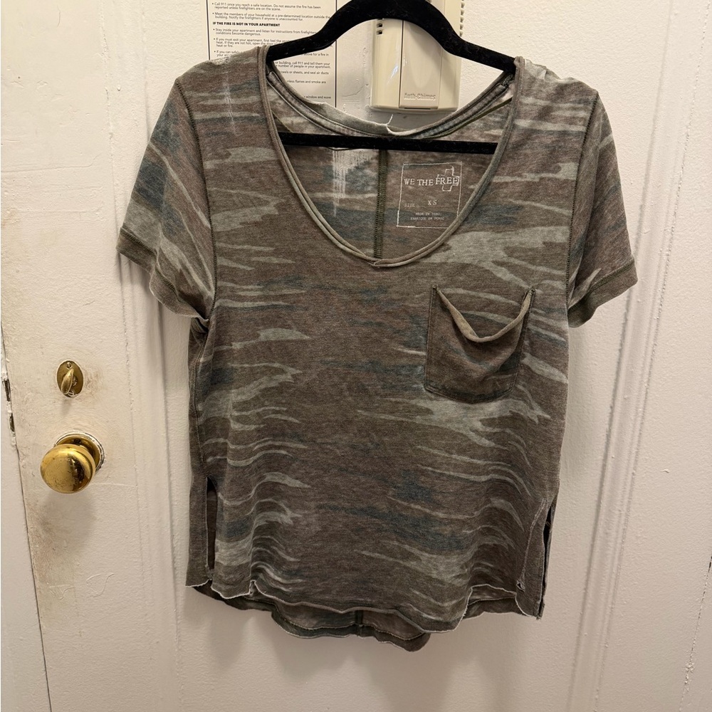 We The Free Olive Green Camo Short Sleeve Pocket Tee Size XS